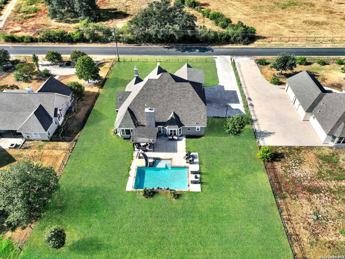main property photo 3