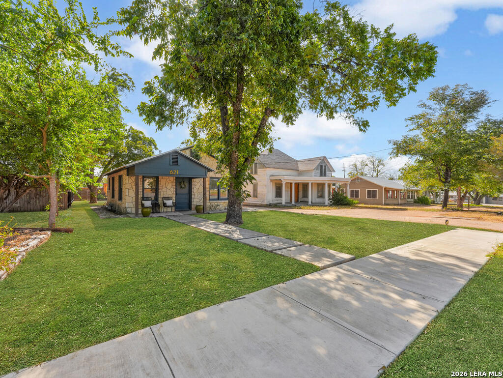 main property photo 3
