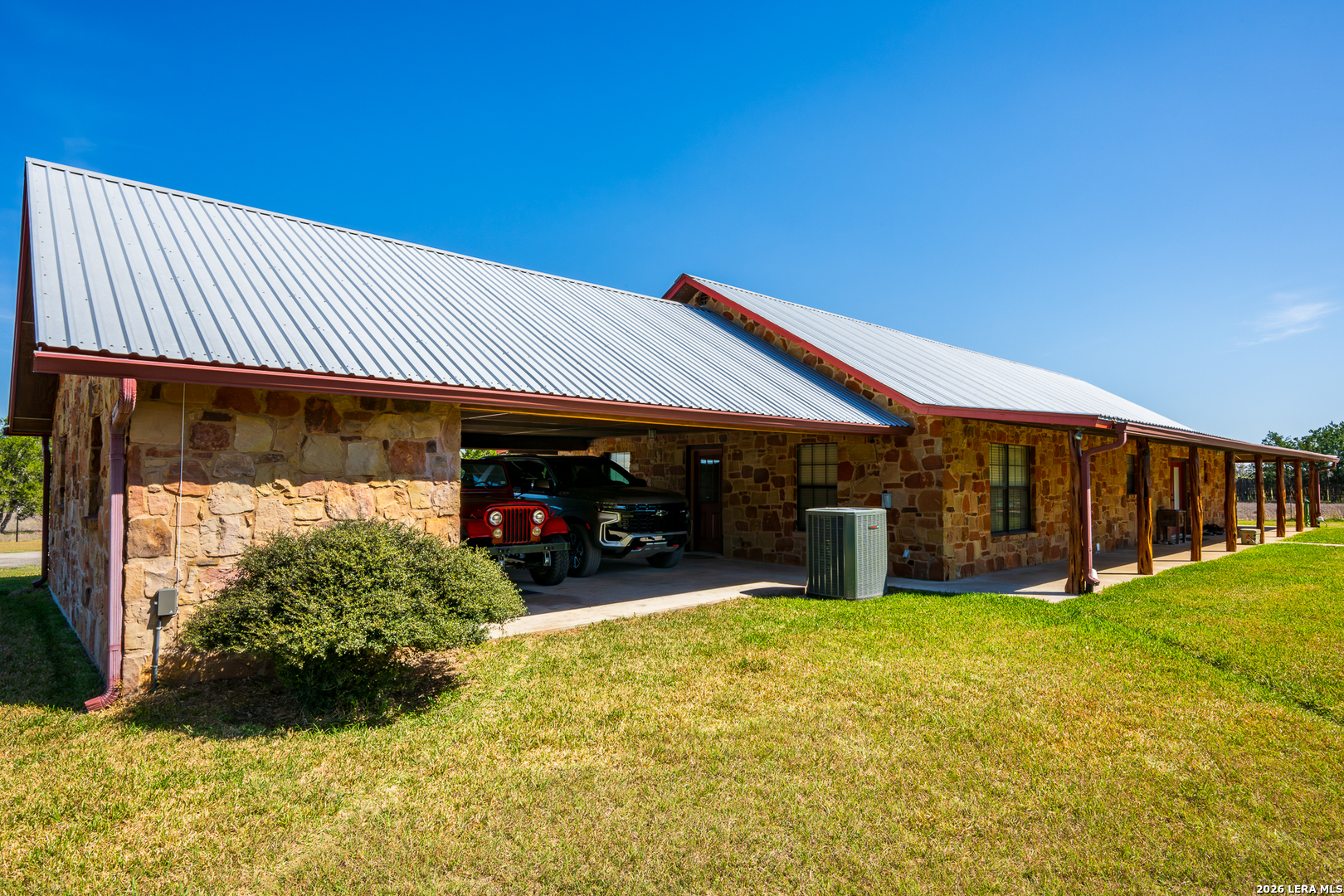 main property photo 28