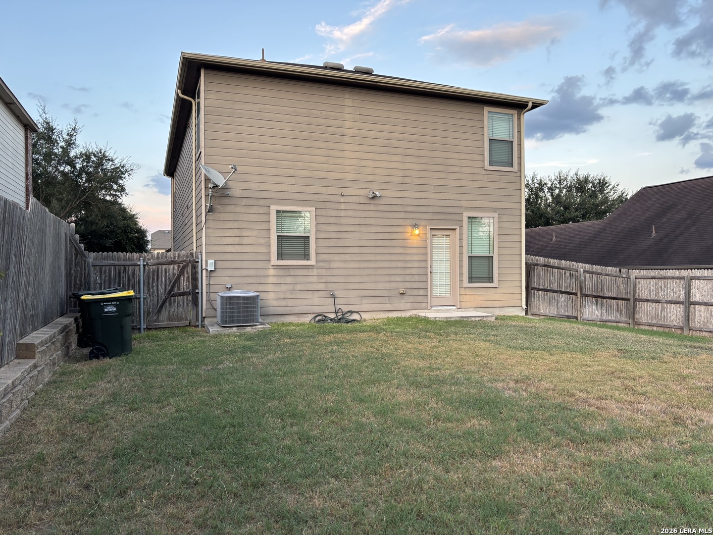 main property photo 28