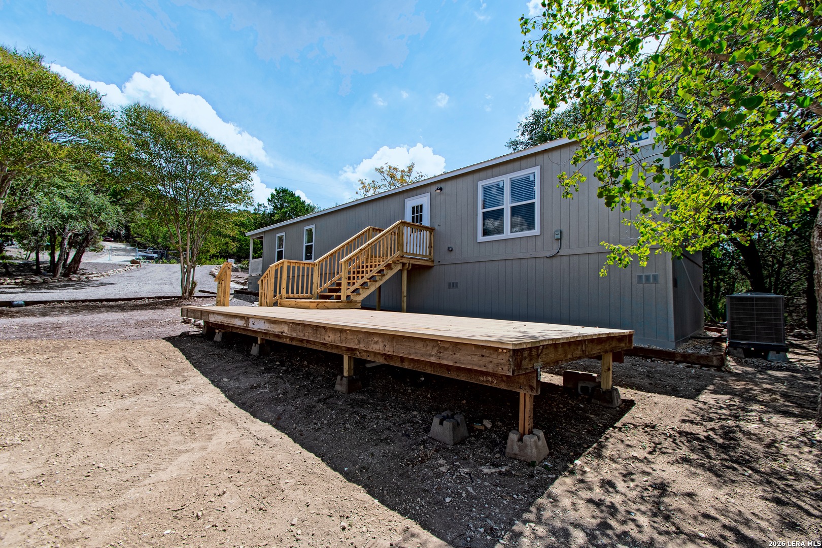 main property photo 28