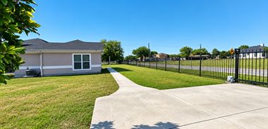 image of property with 1 Bed | 1 Bath | 600 Sqft