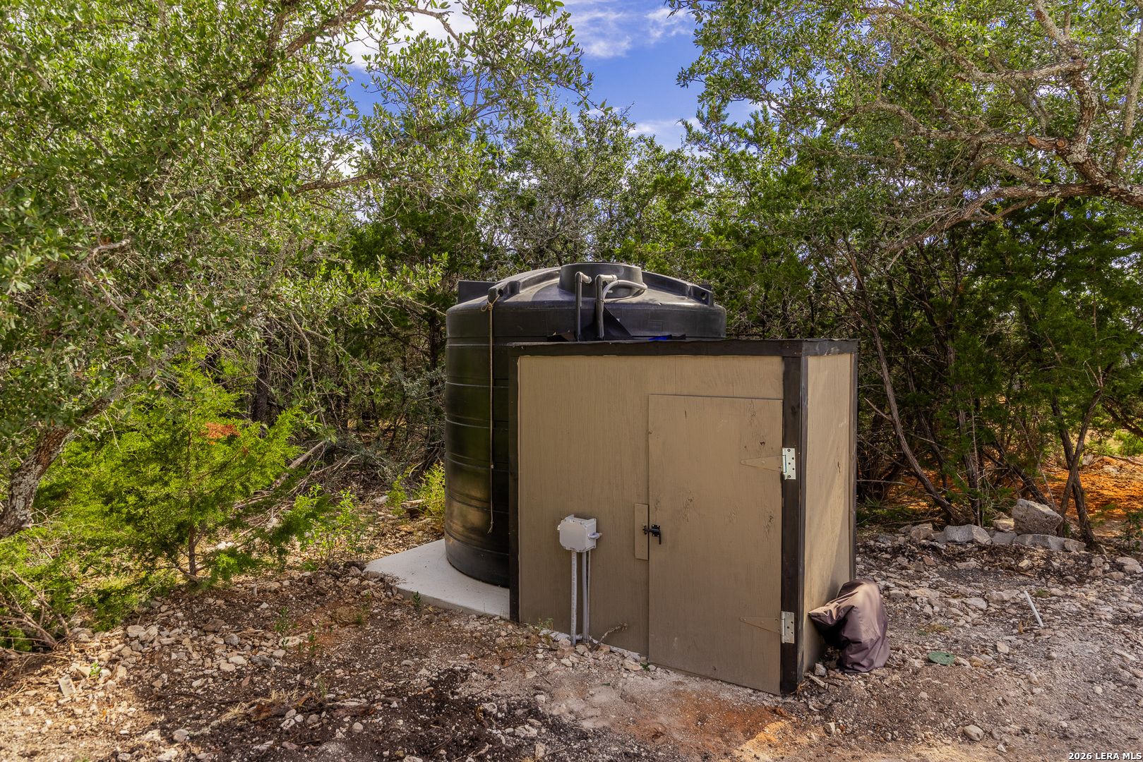 main property photo 38