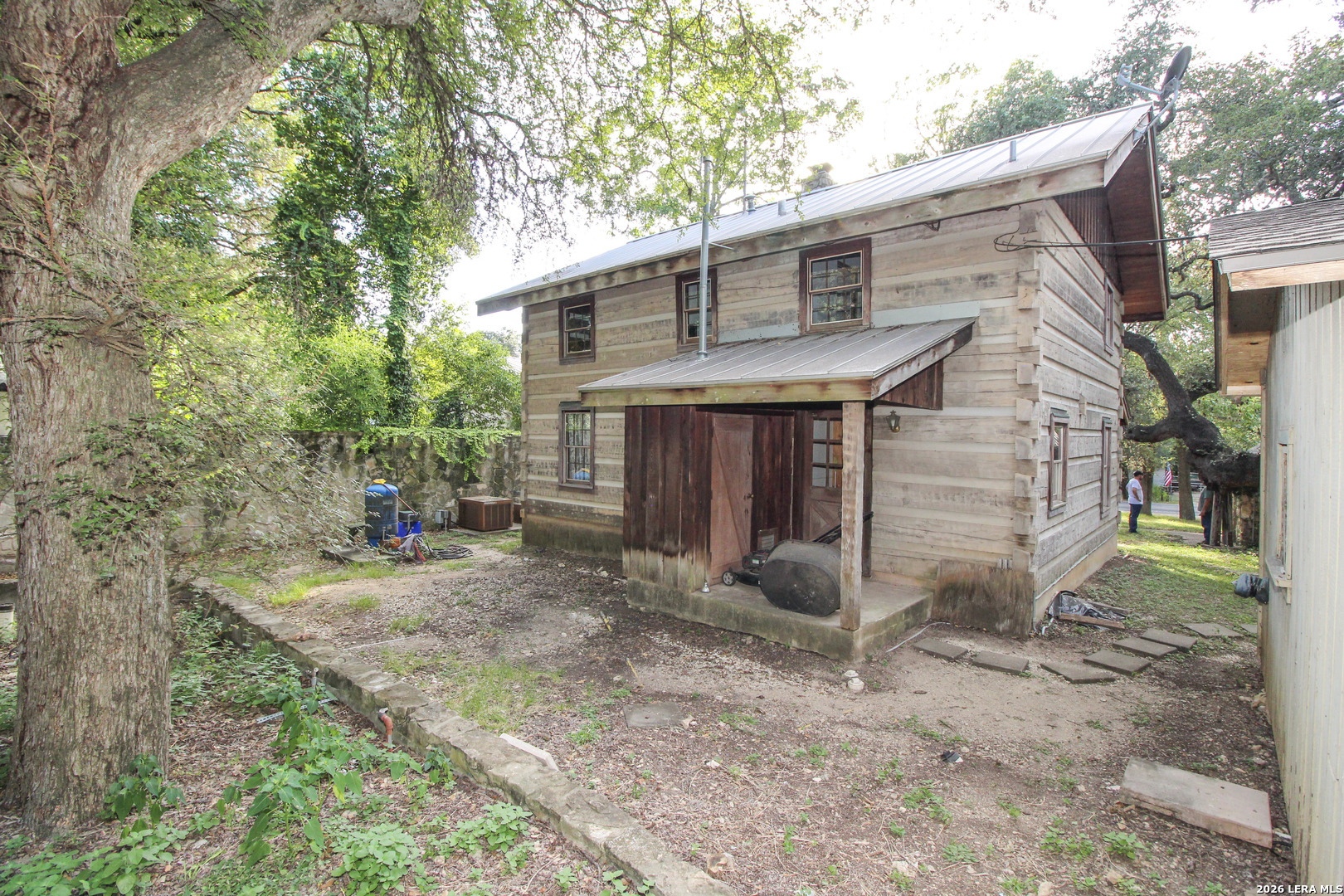 main property photo 28