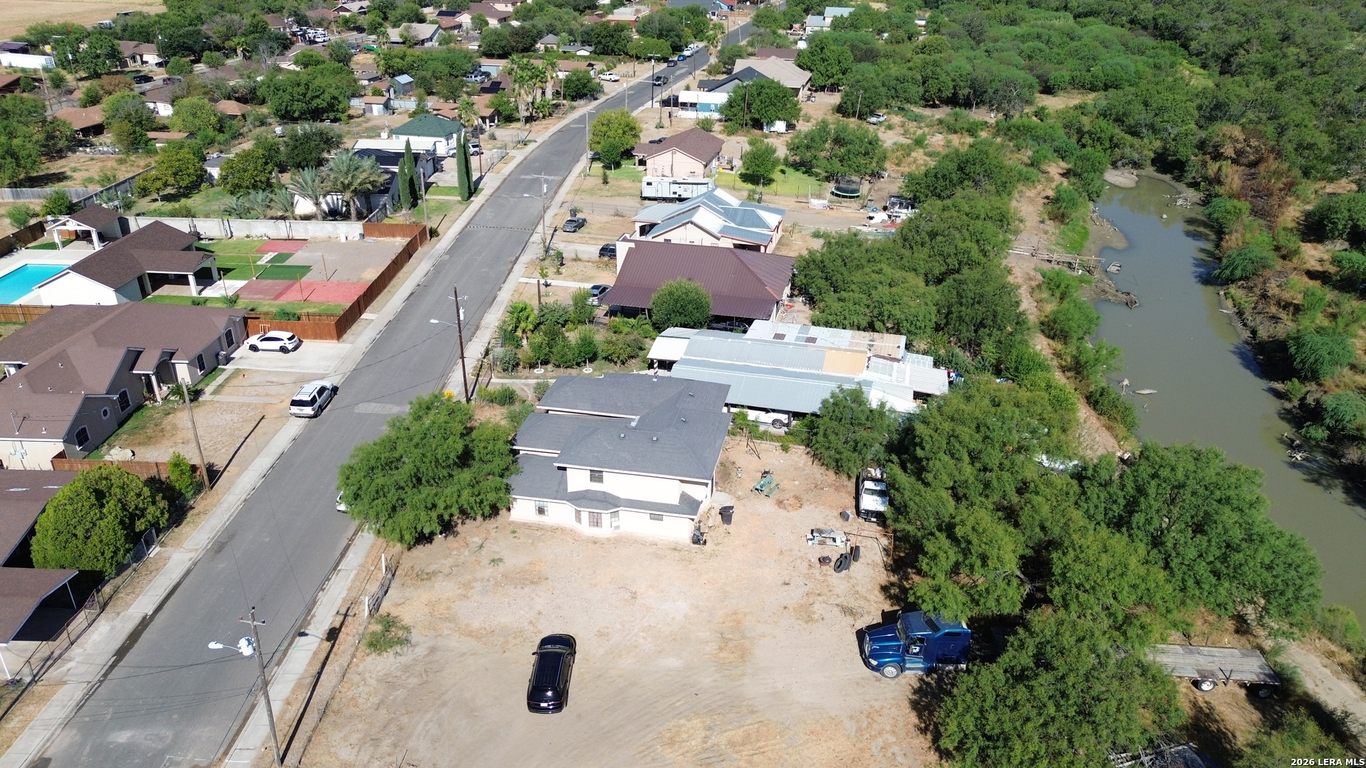 main property photo 34
