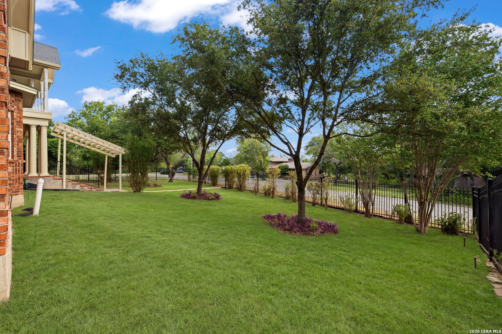 main property photo 8