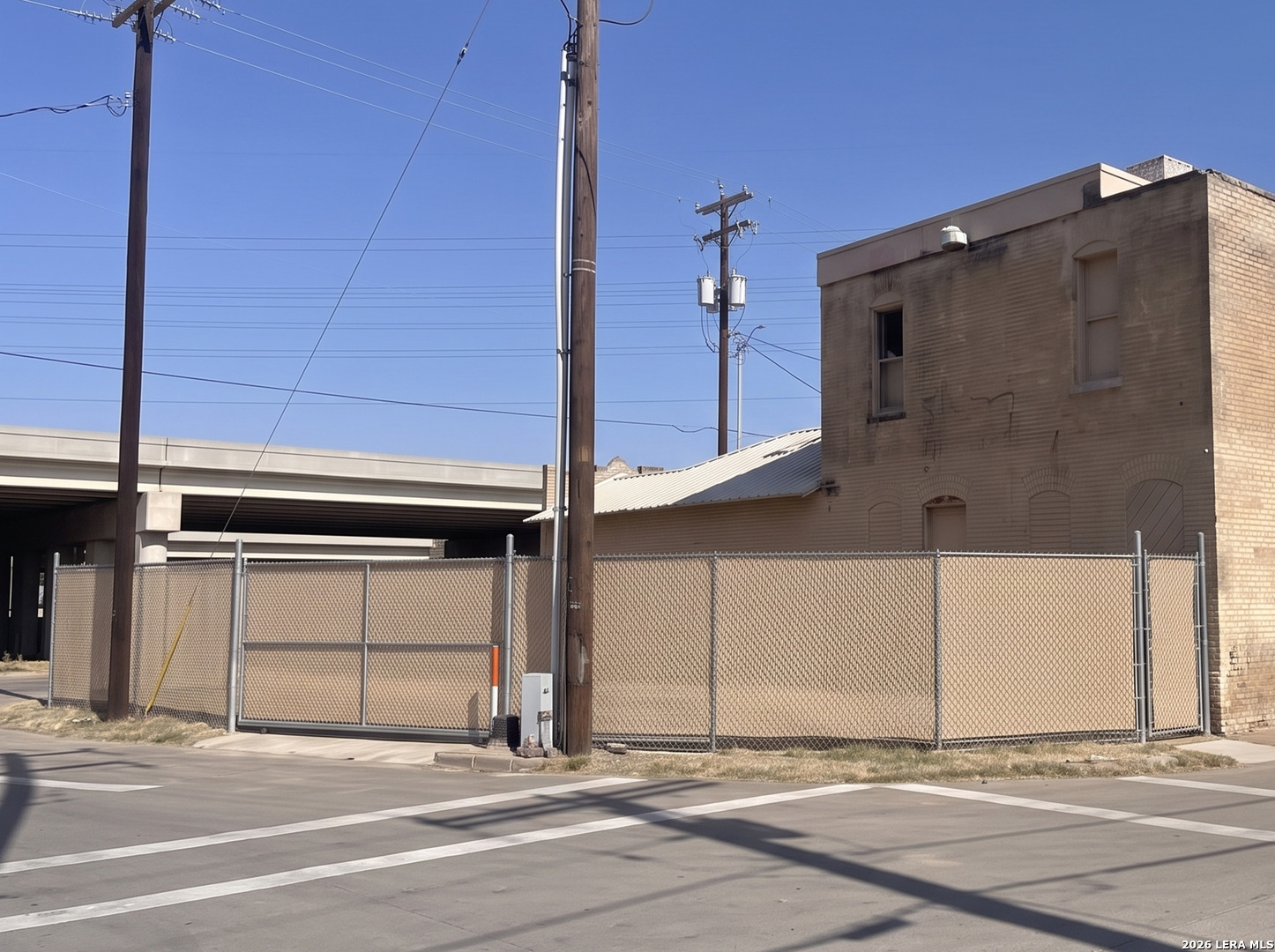 main property photo 3