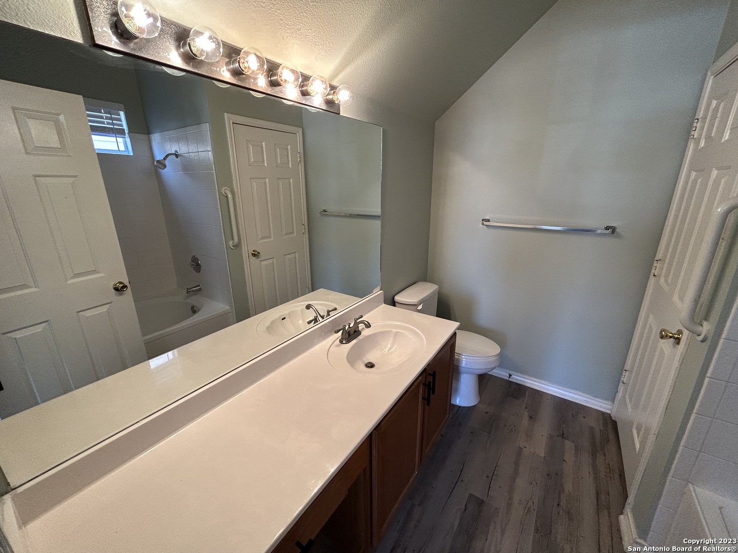 main property photo 14