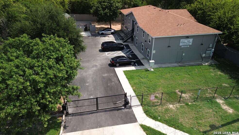 main property photo 9