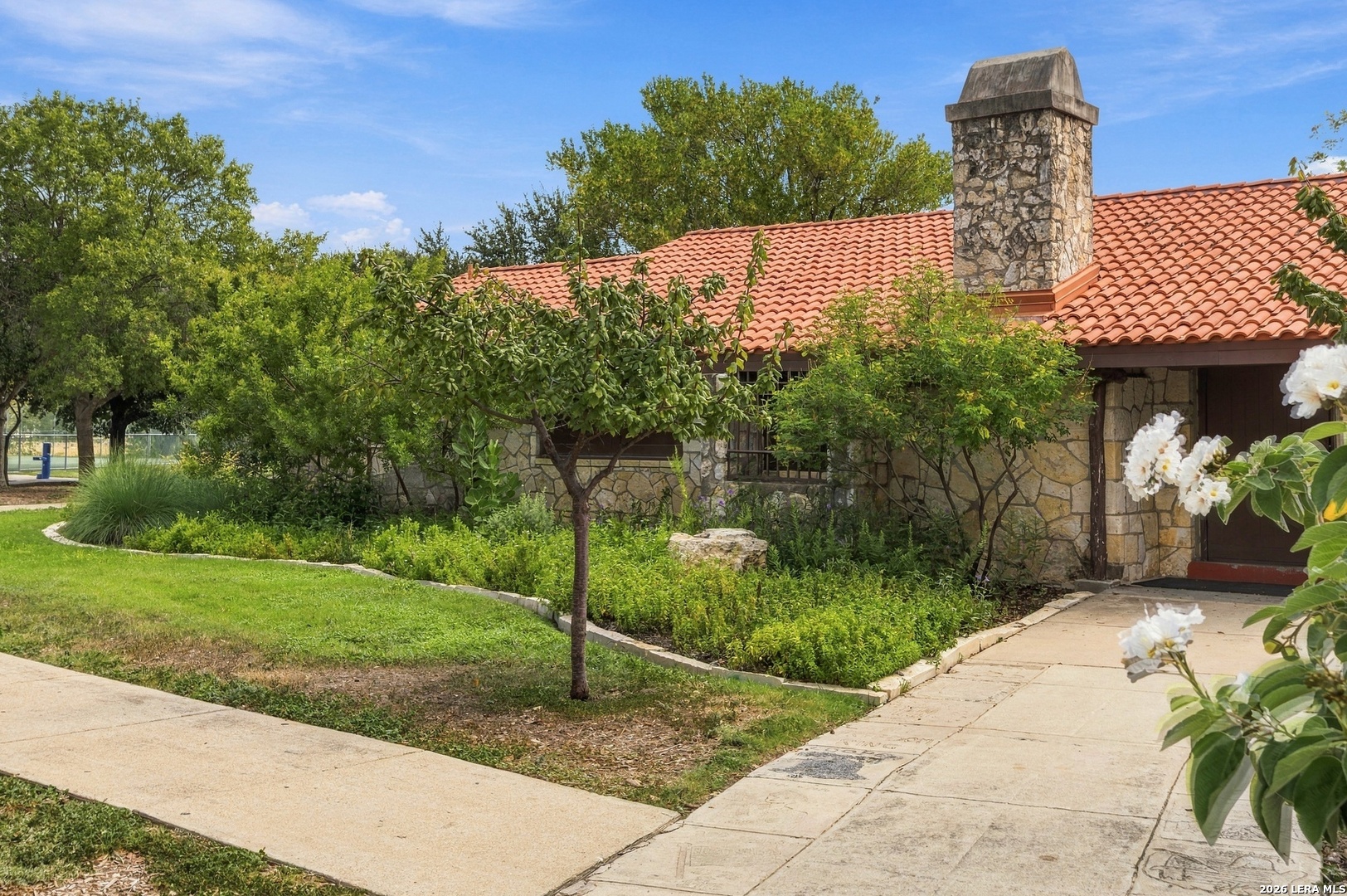 main property photo 23