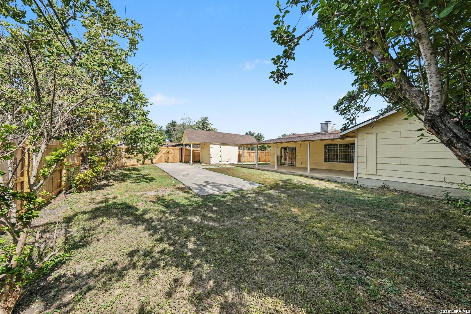 main property photo 28