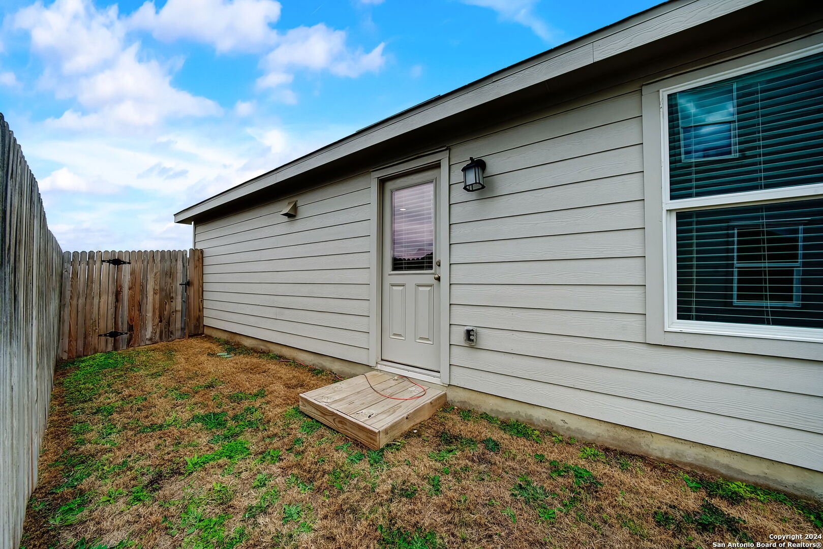 main property photo 20