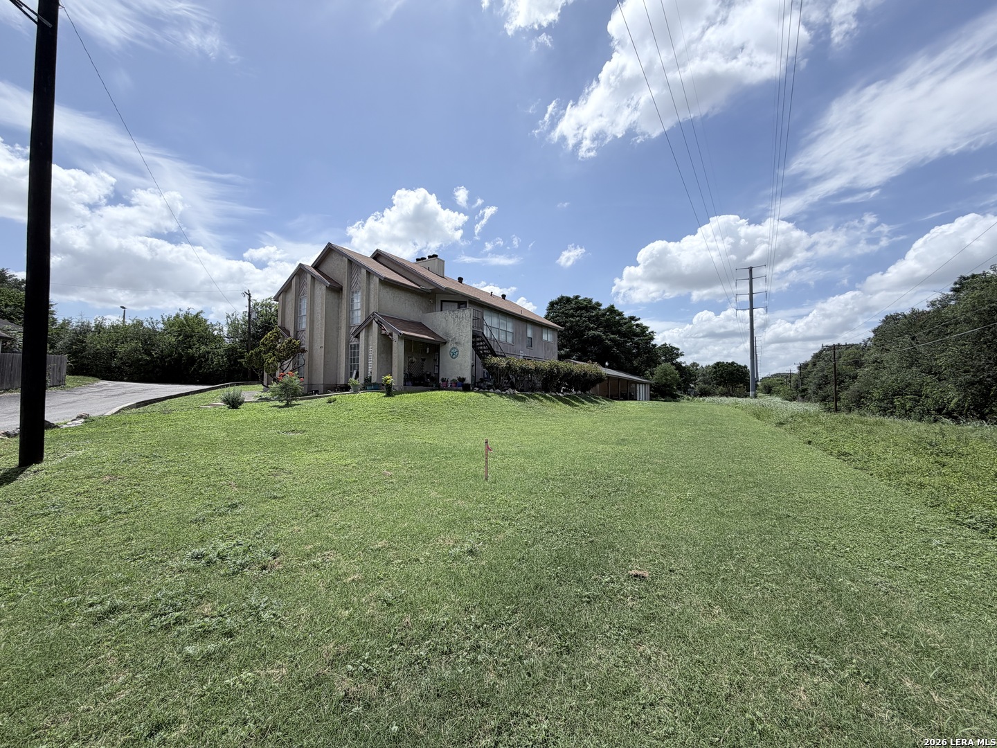 main property photo 25