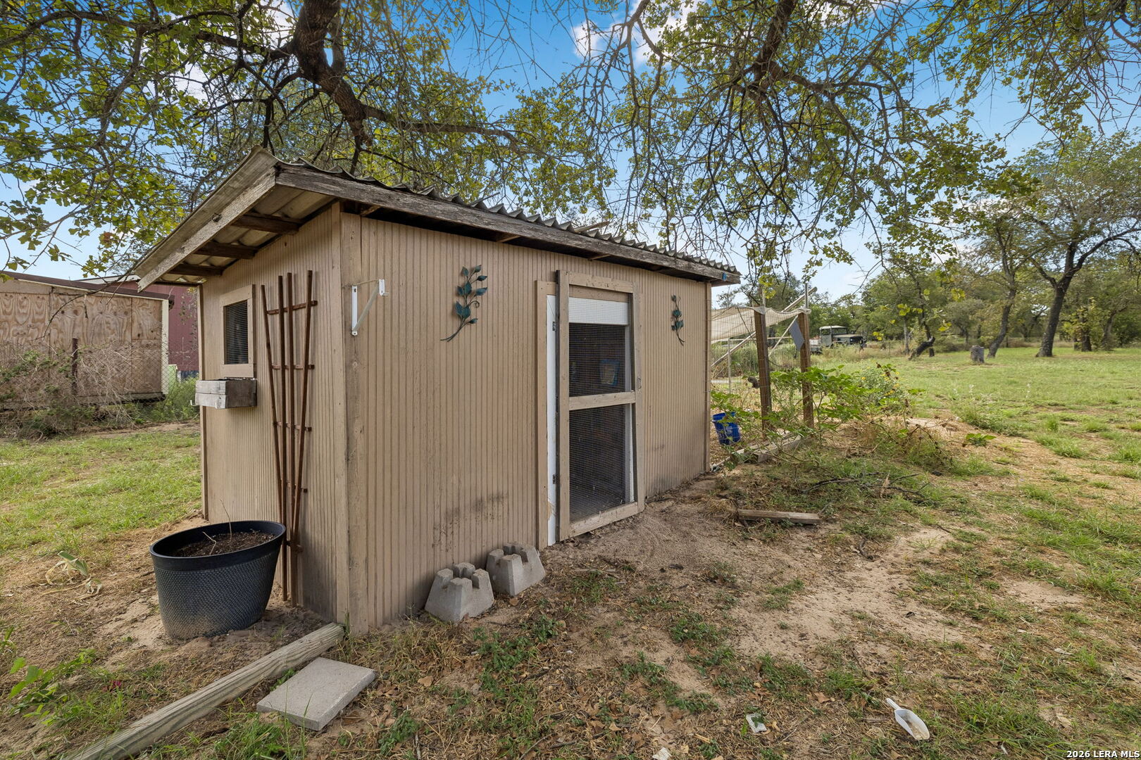 main property photo 32