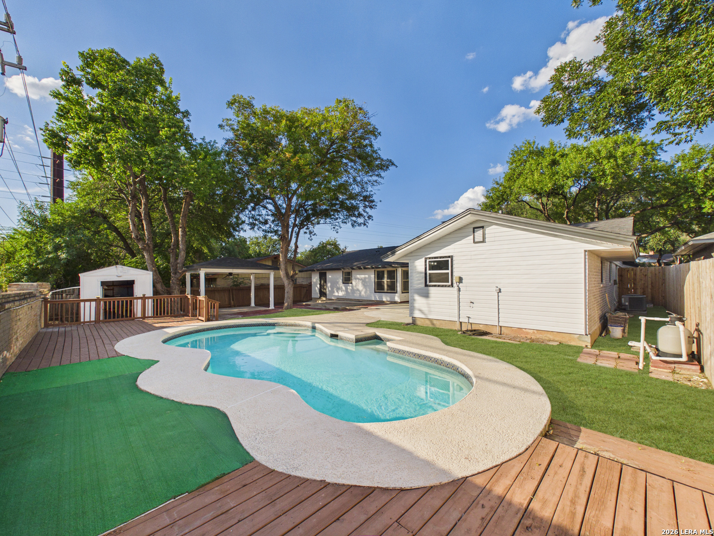 main property photo 28