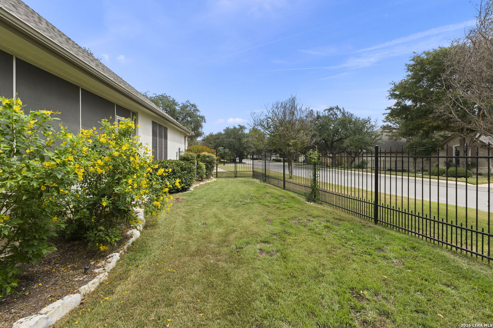 main property photo 28