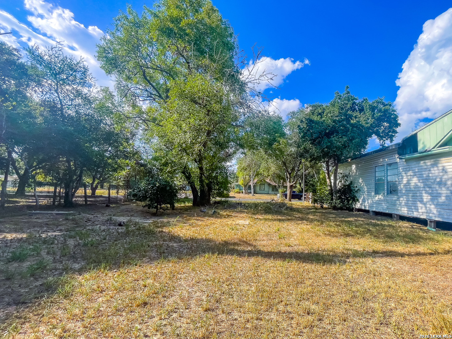 main property photo 11