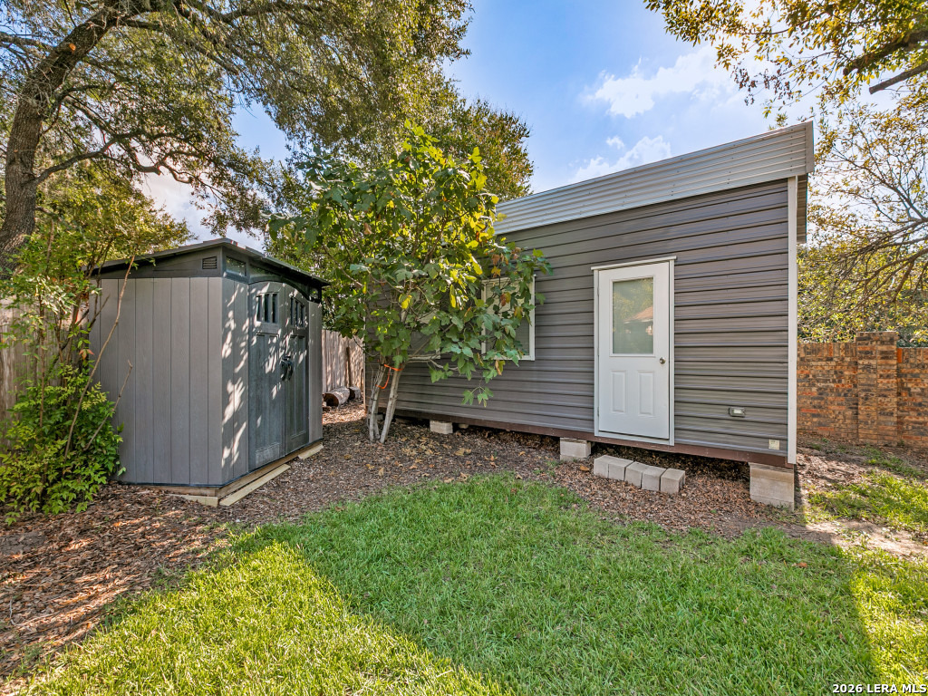 main property photo 28