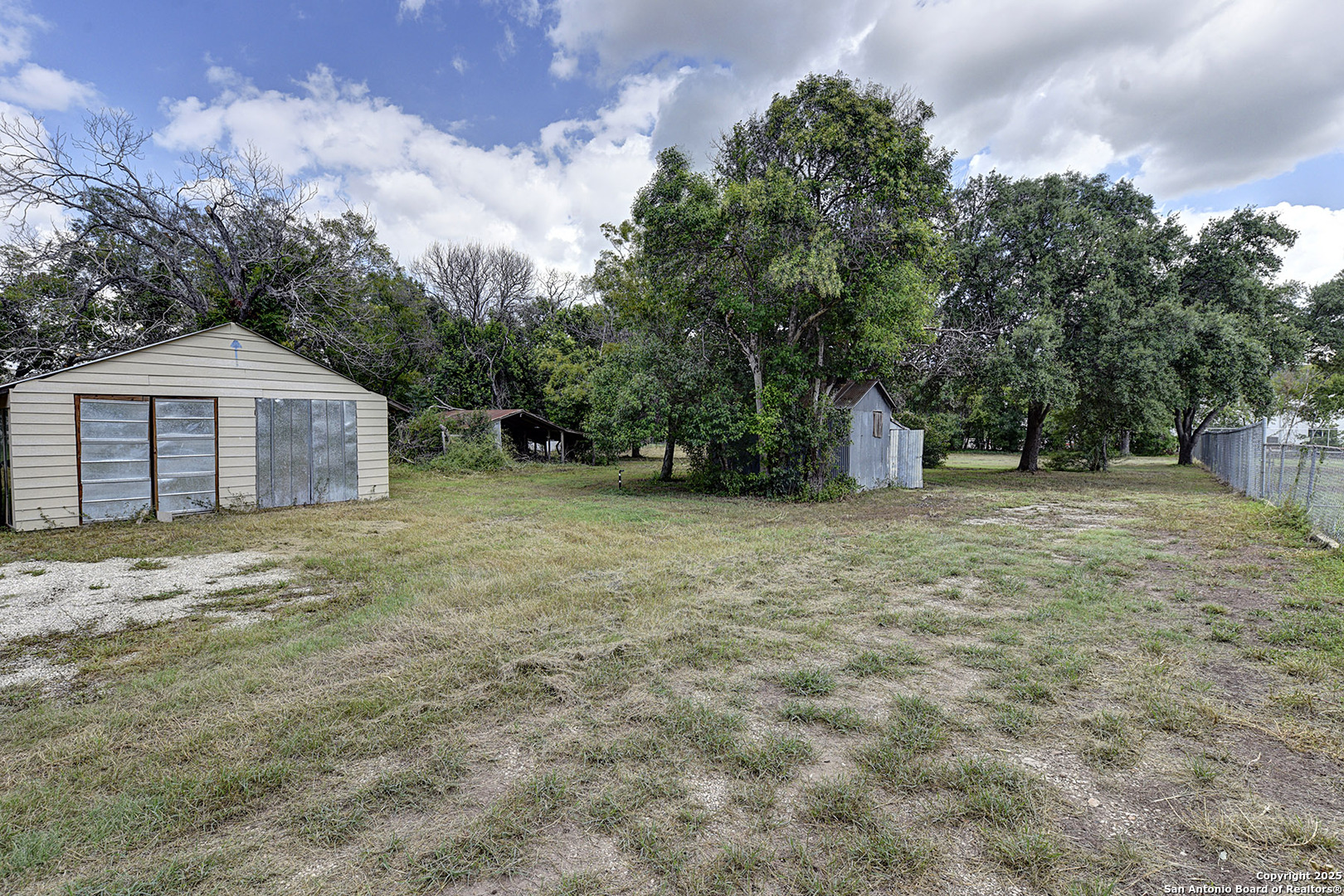 main property photo 28