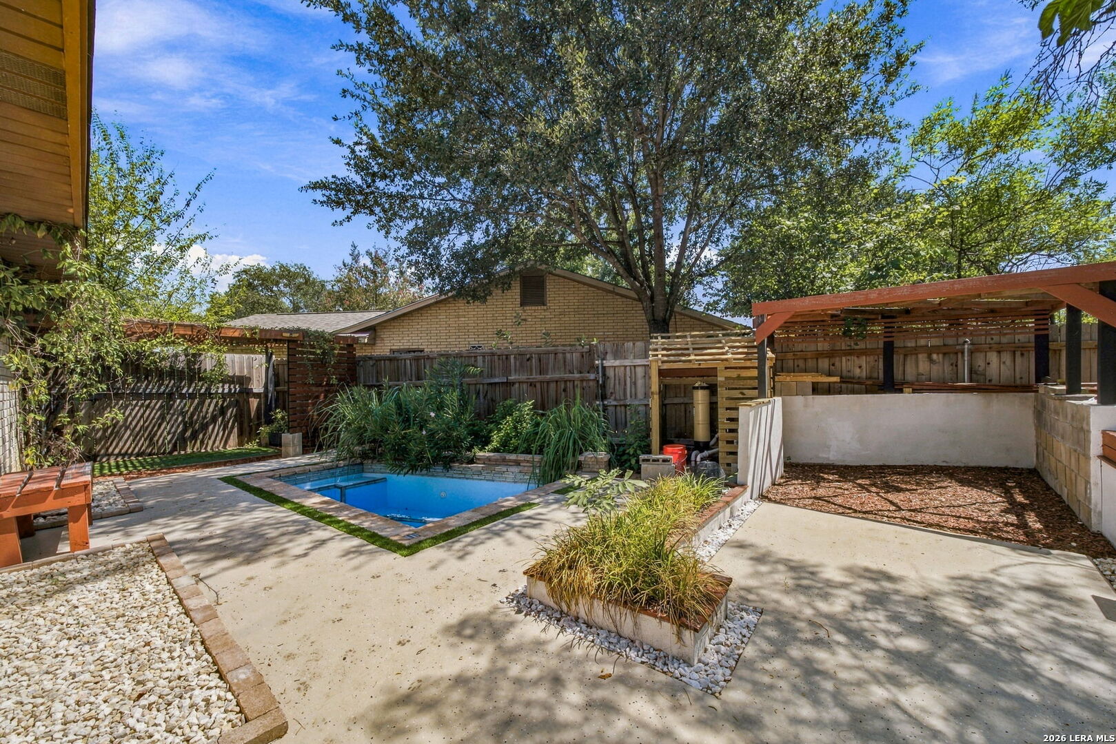 main property photo 17