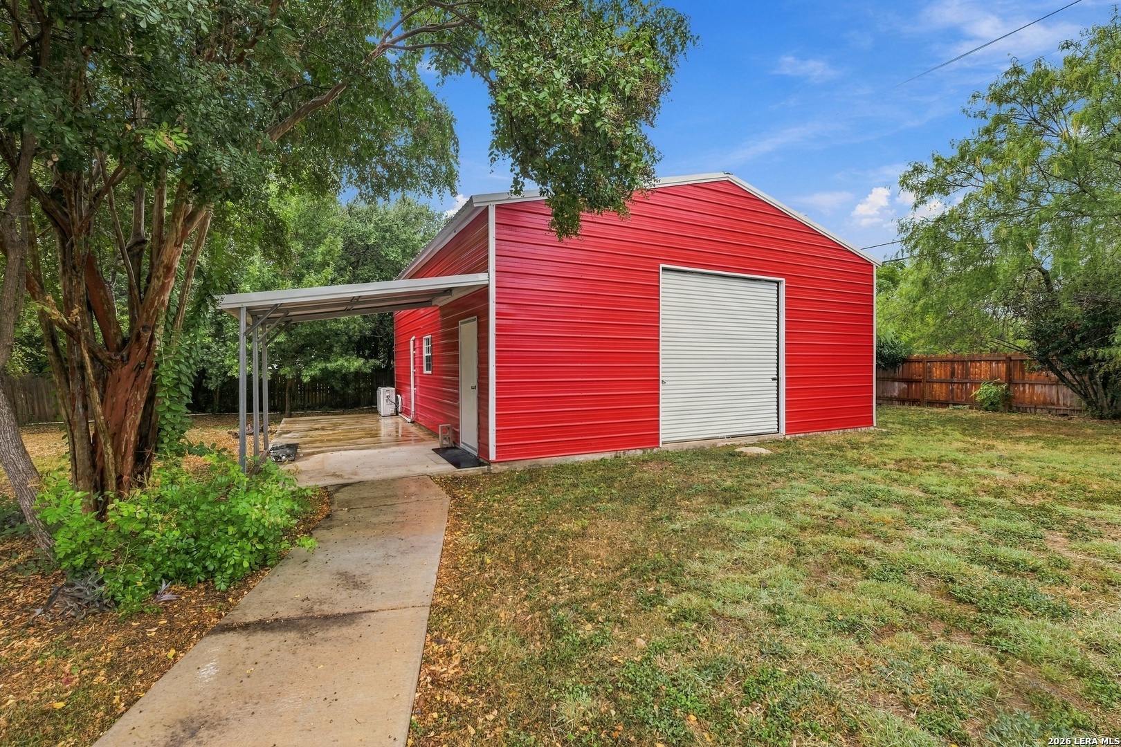 main property photo 28