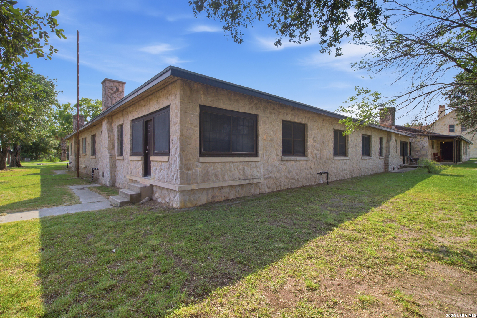 main property photo 23