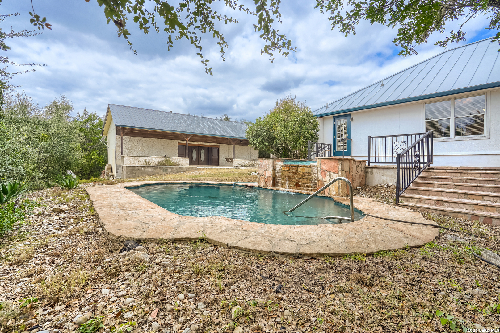 main property photo 37