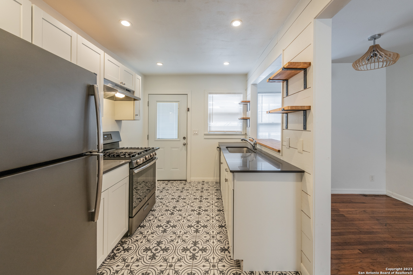 main property photo 7