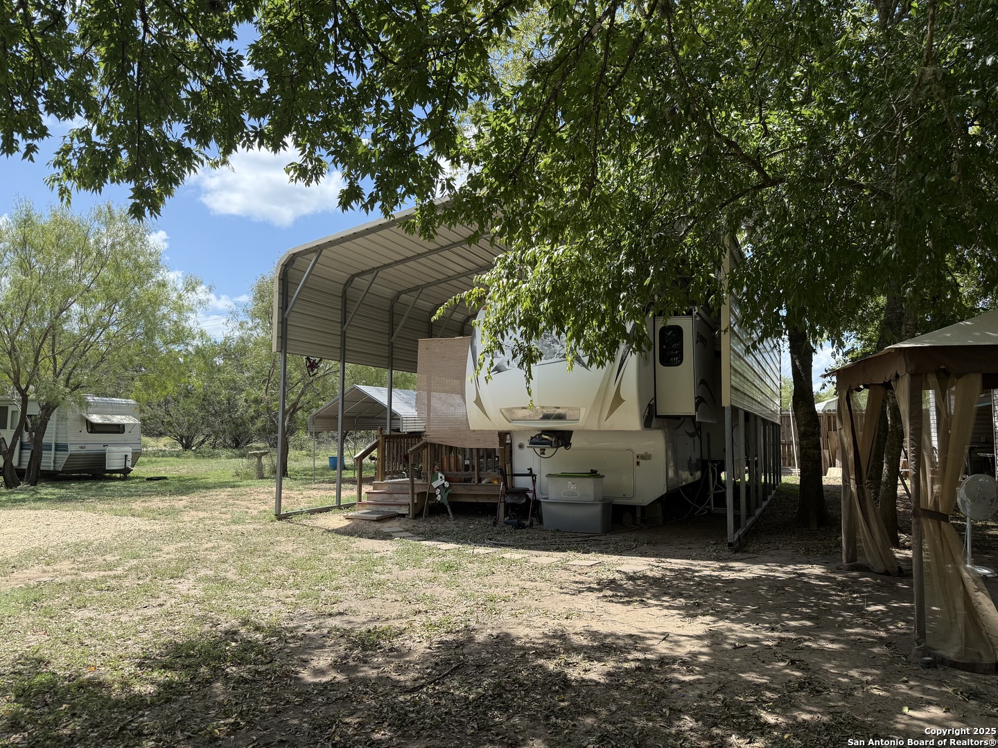 main property photo 13