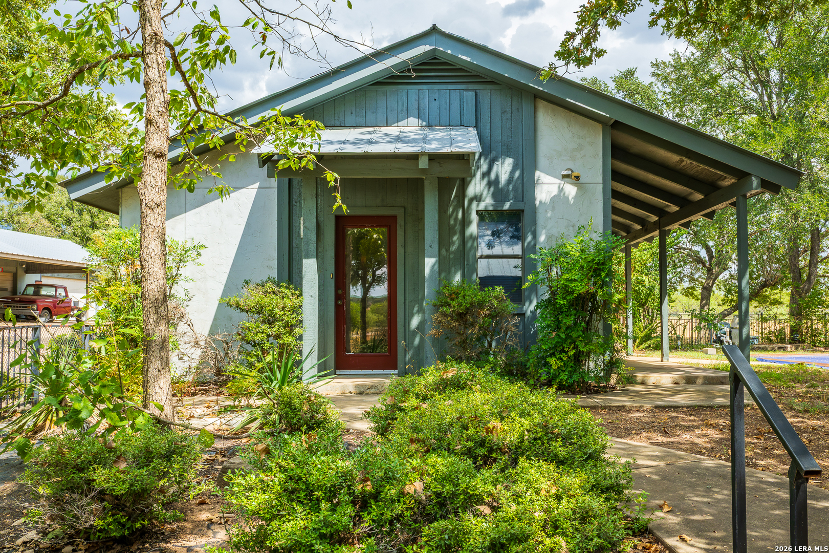 main property photo 16