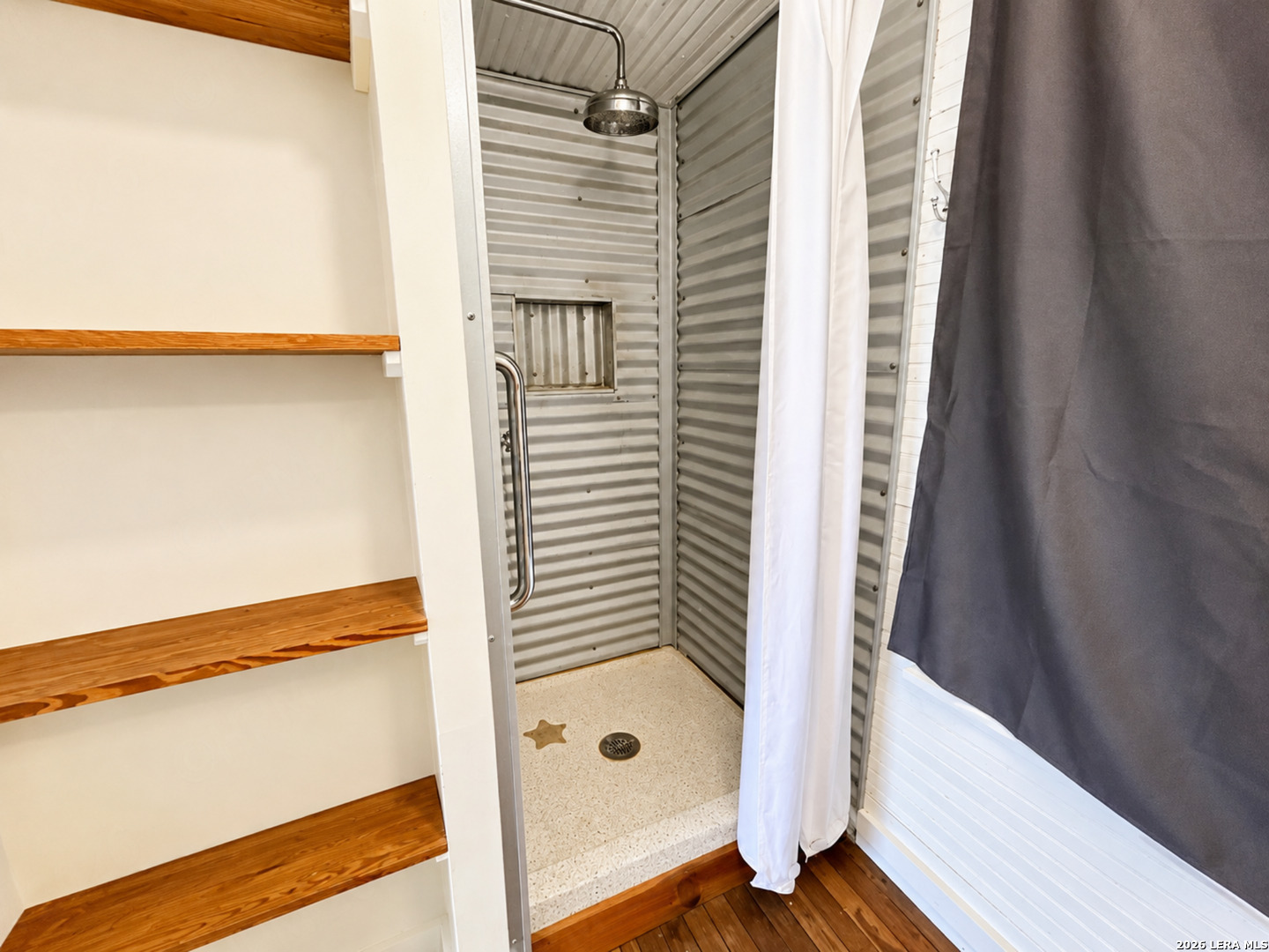 main property photo 22