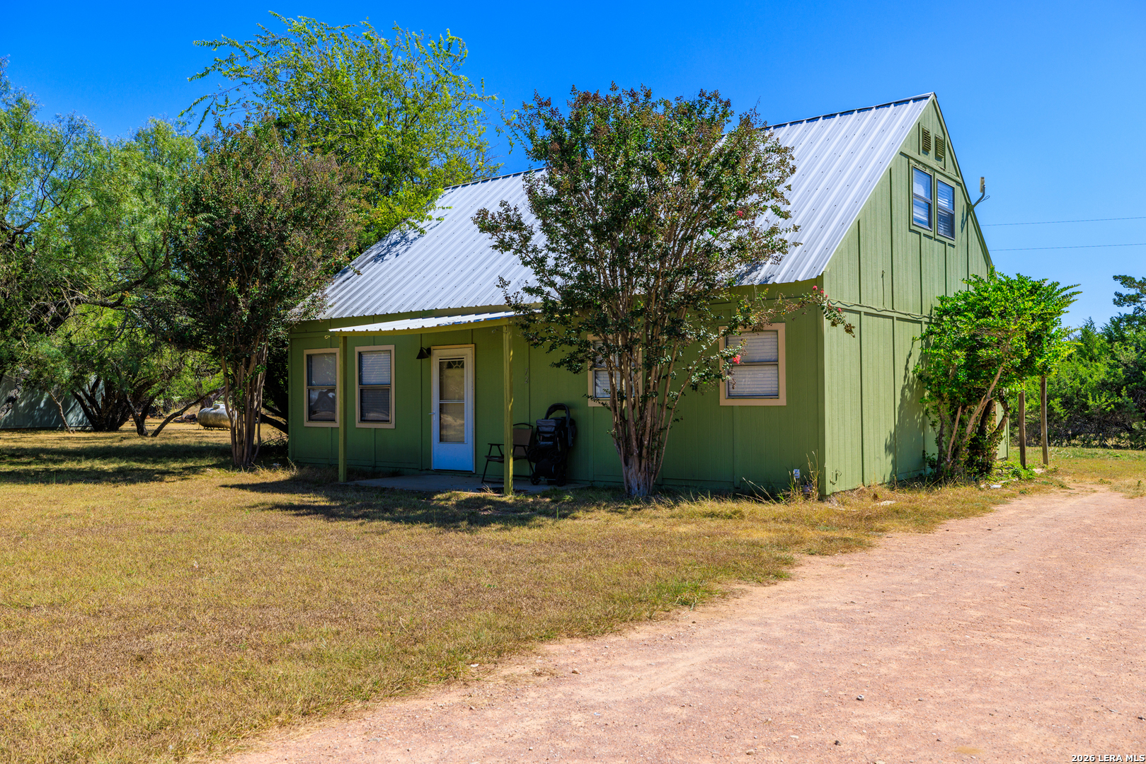 main property photo 18