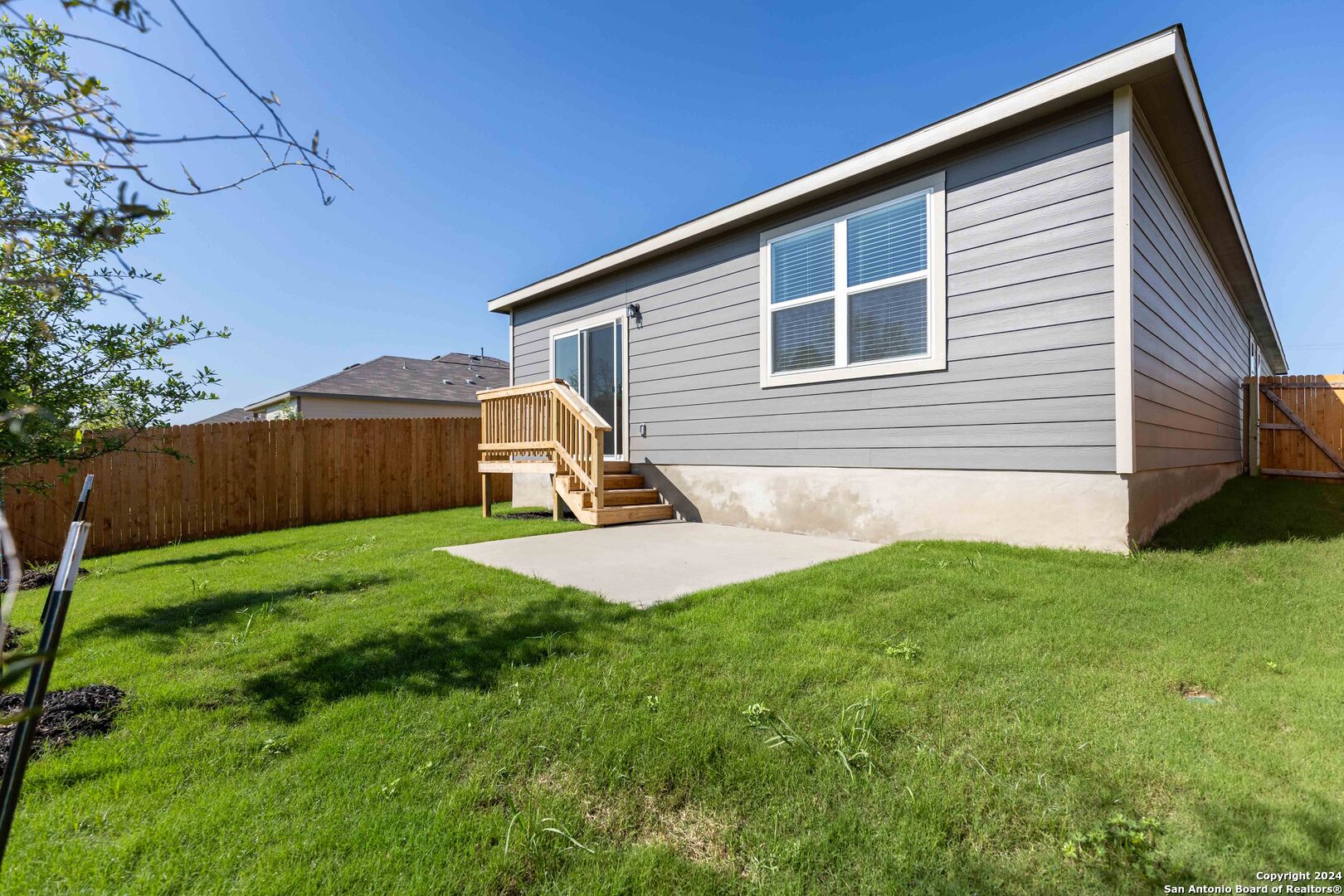 main property photo 33