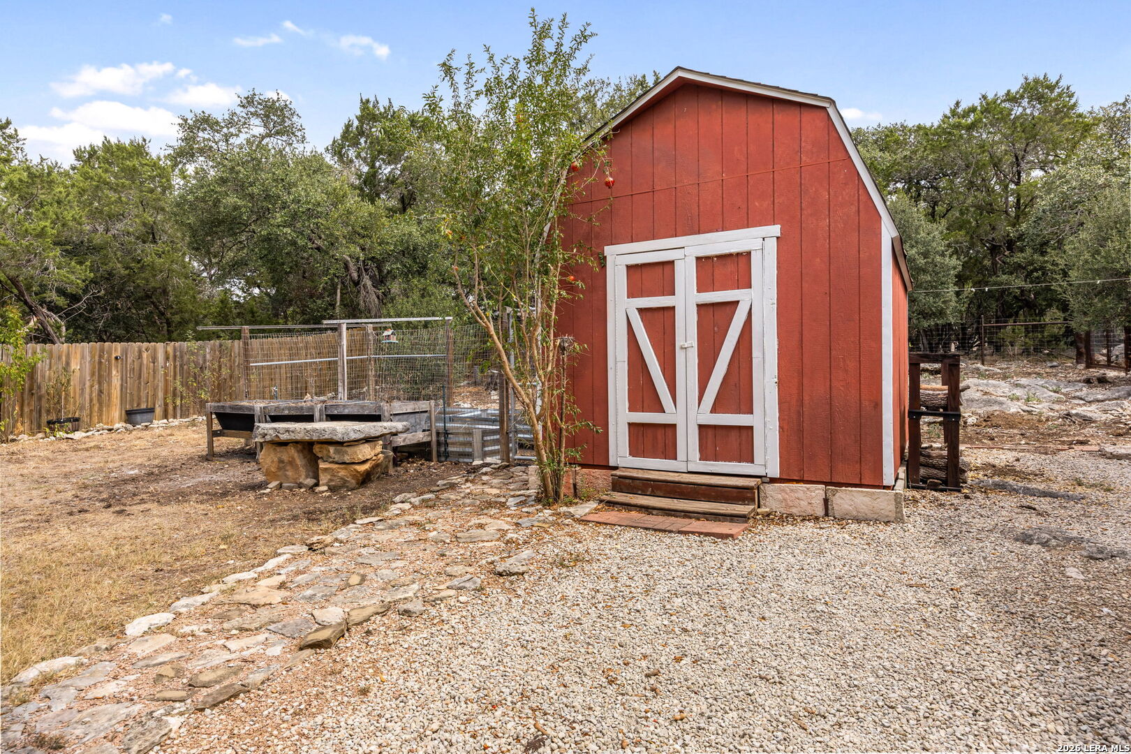 main property photo 40