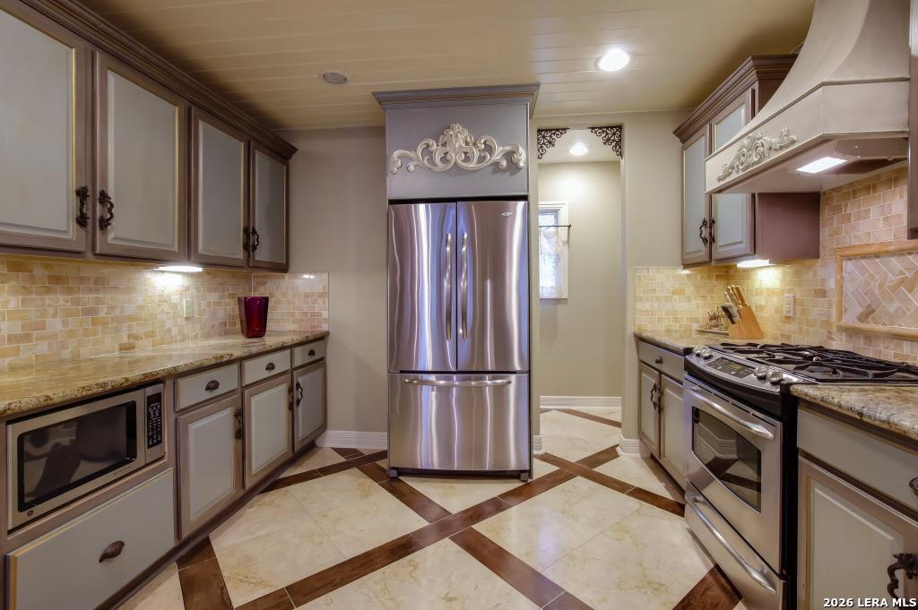main property photo 9