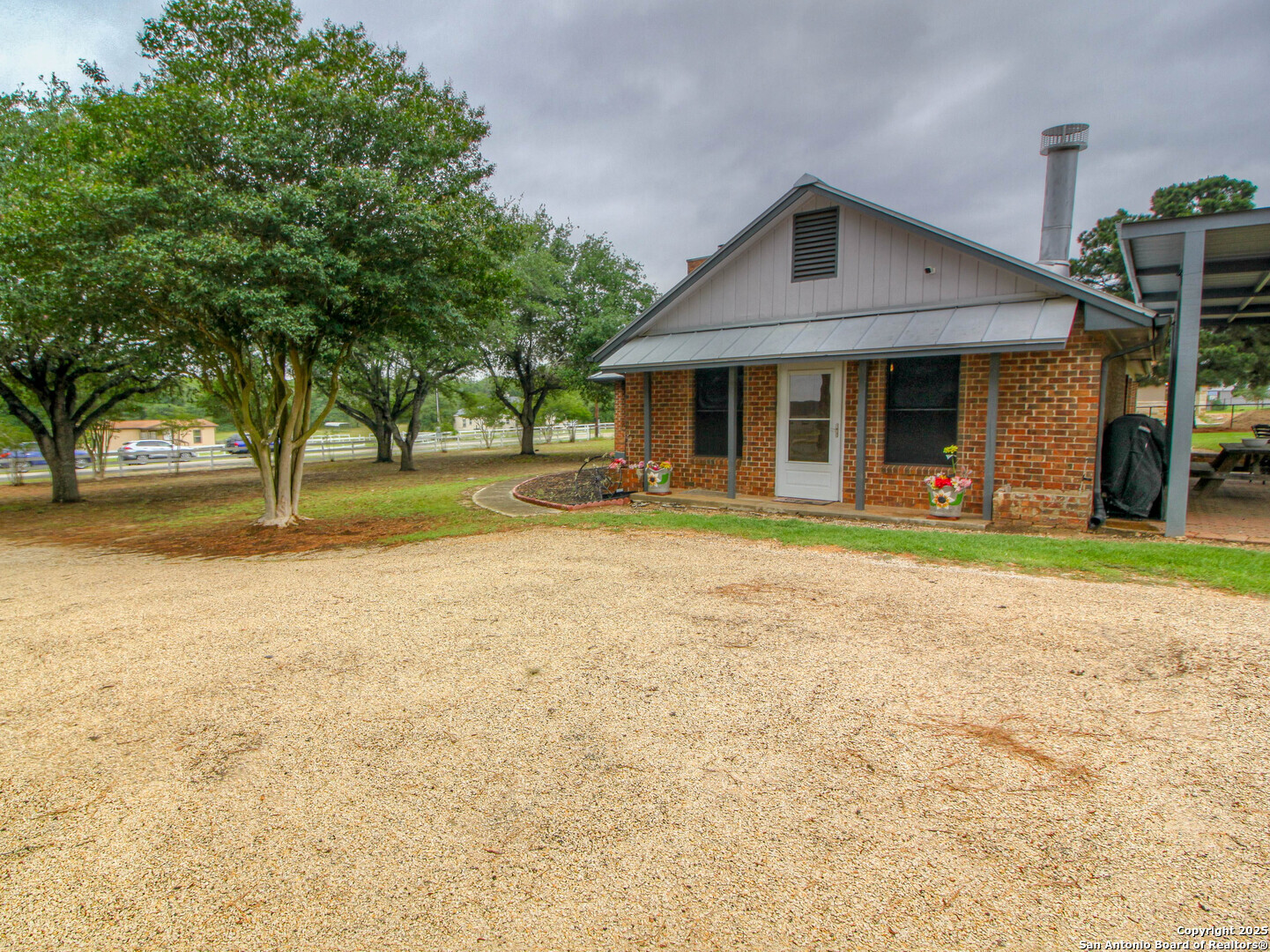 main property photo 28