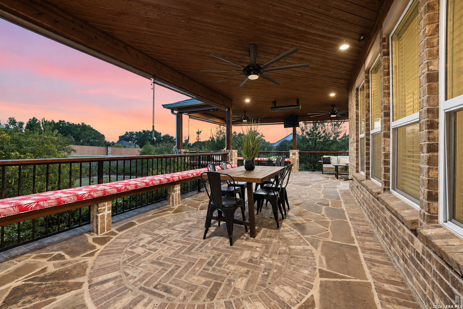 main property photo 28