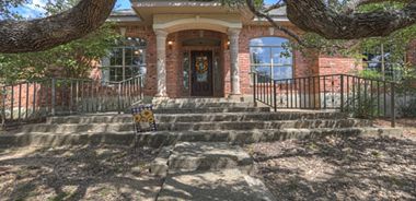 image of property with 4 Bed | 2 Bath | 2,553 Sqft