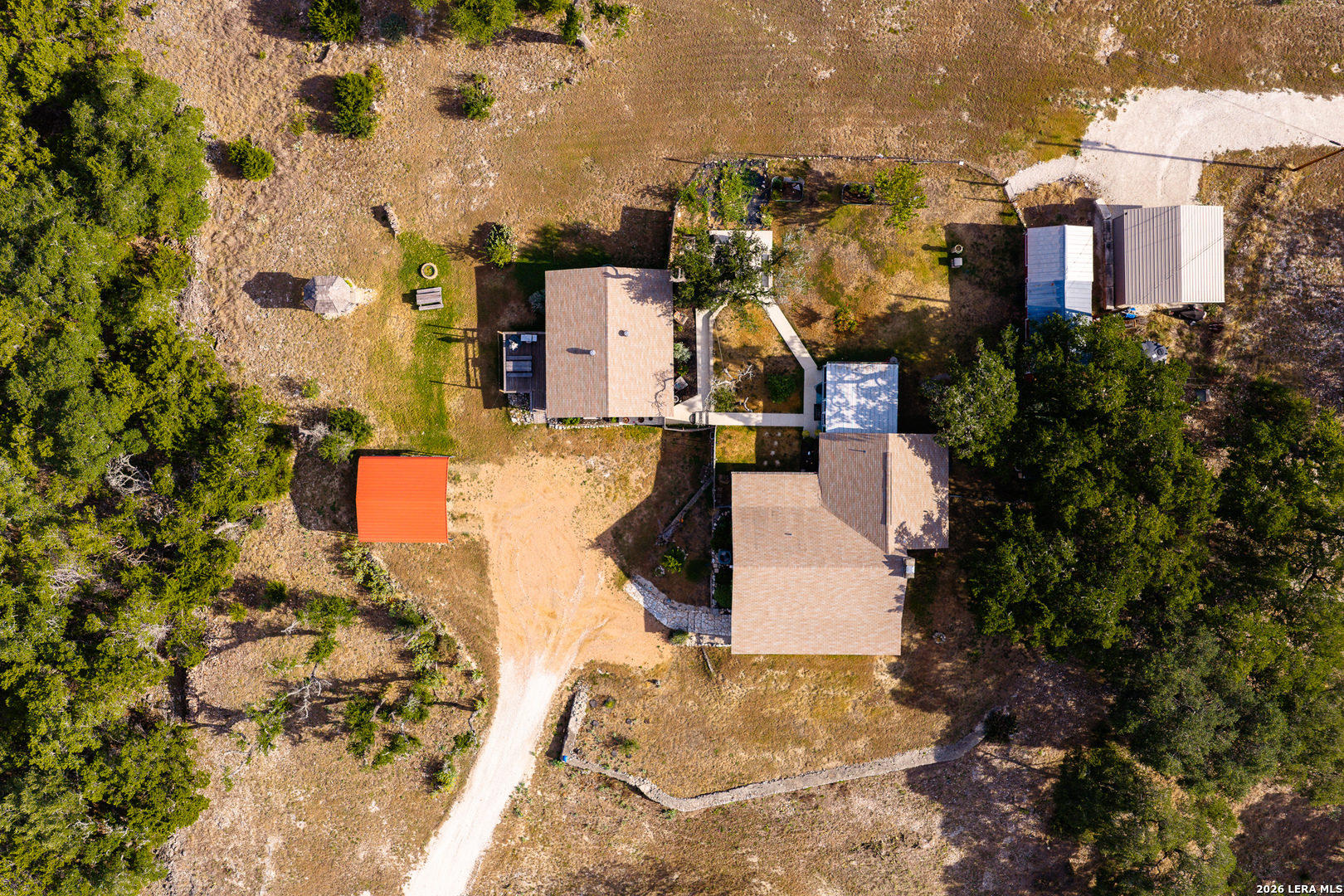 main property photo 28