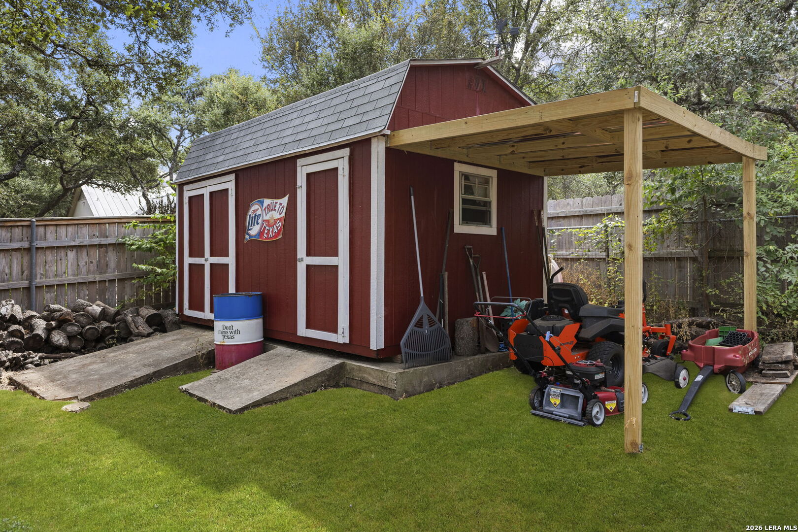 main property photo 32
