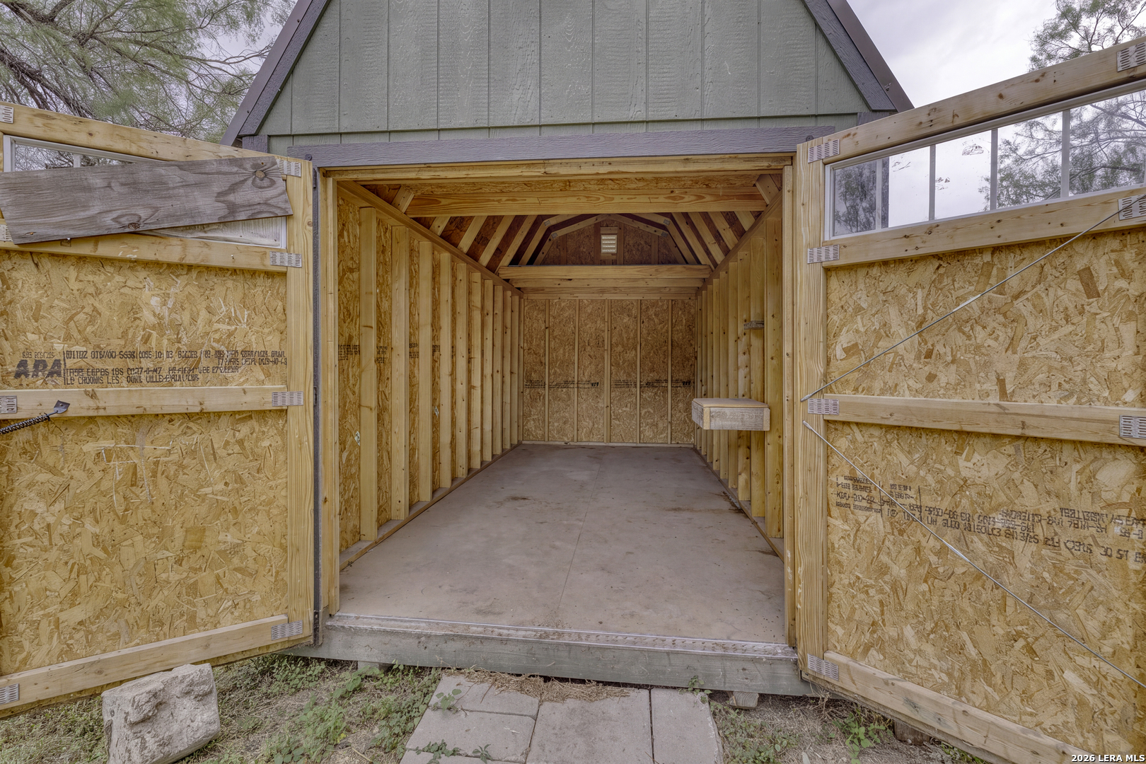 main property photo 13