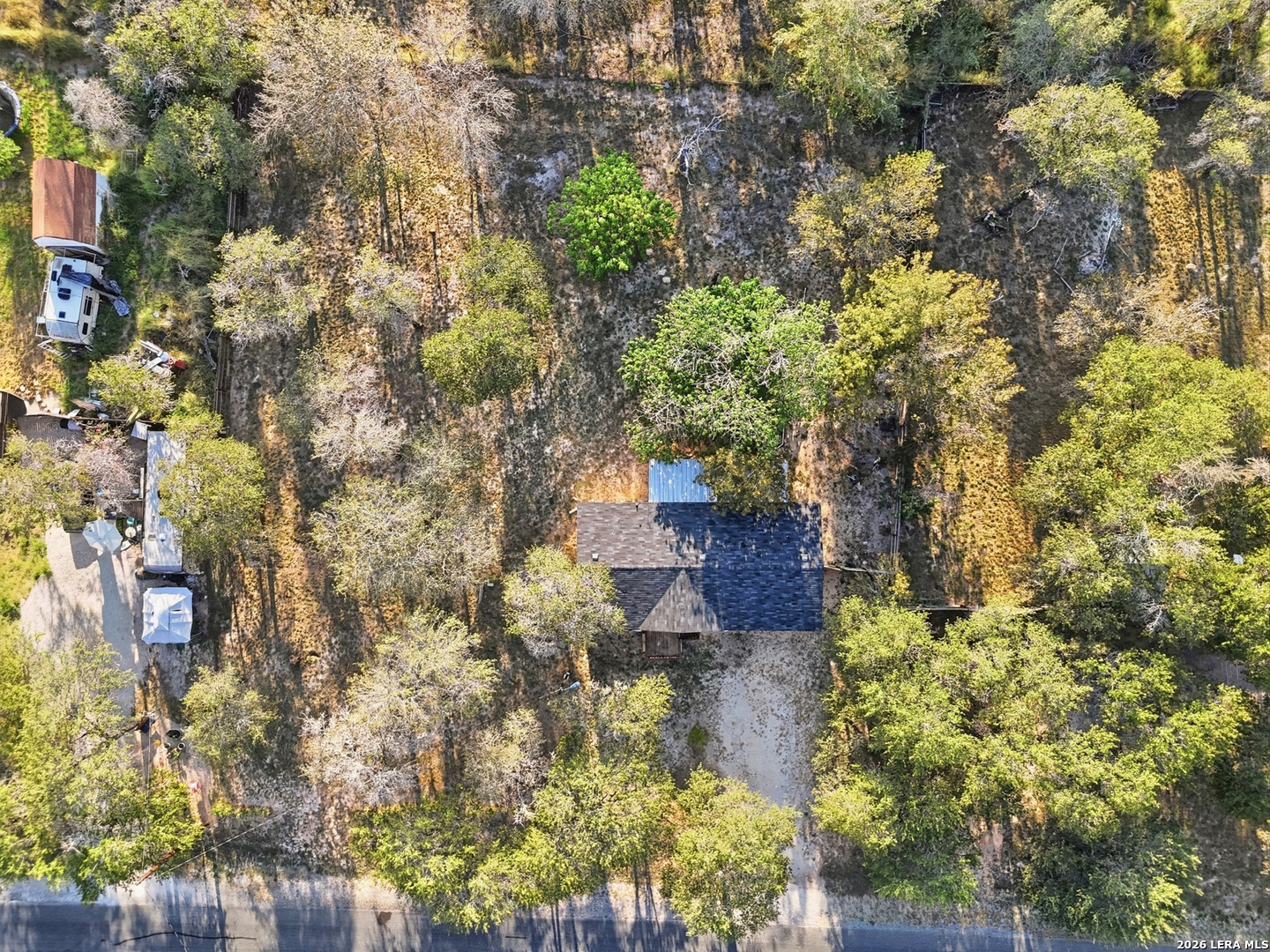 main property photo 28