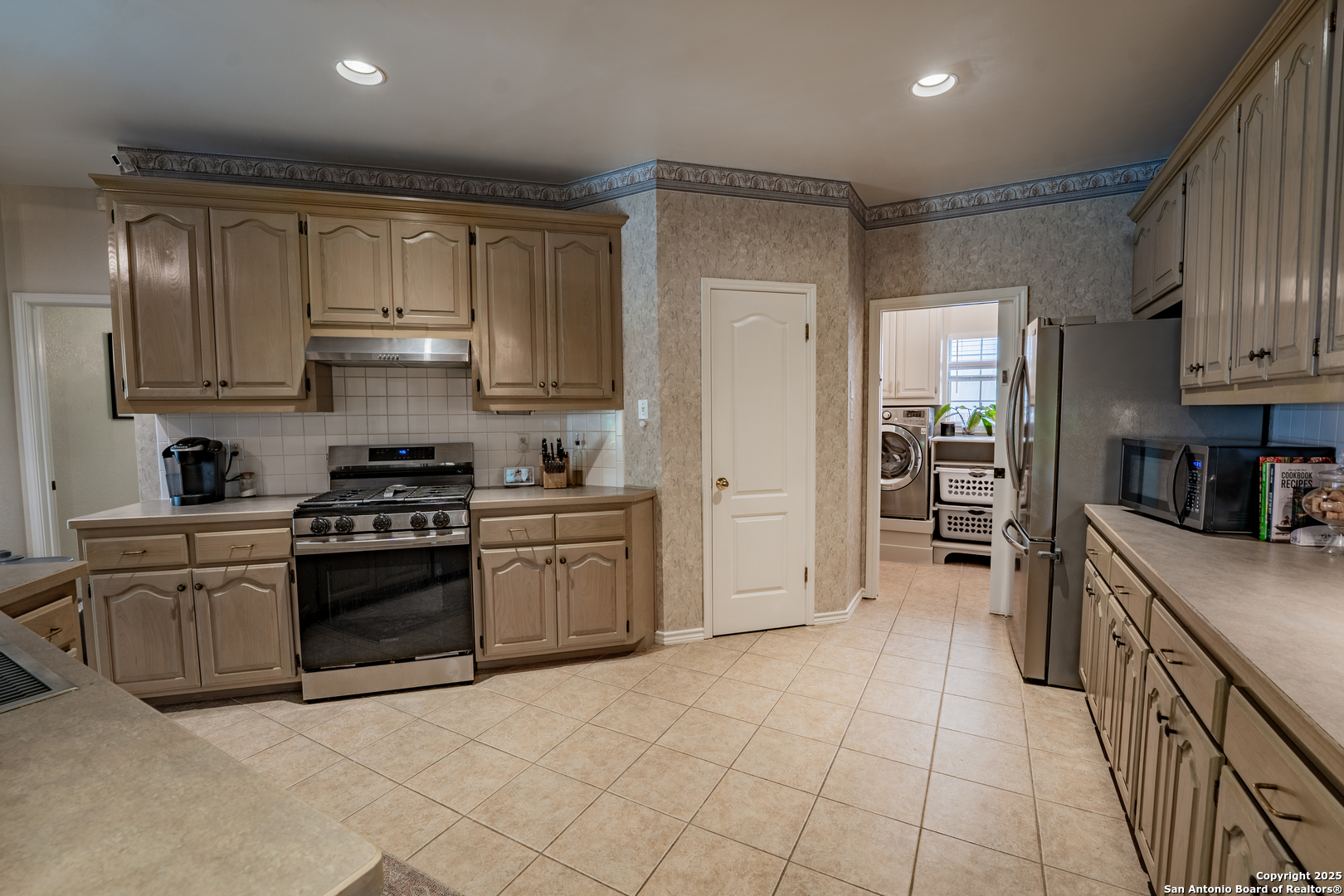 main property photo 6
