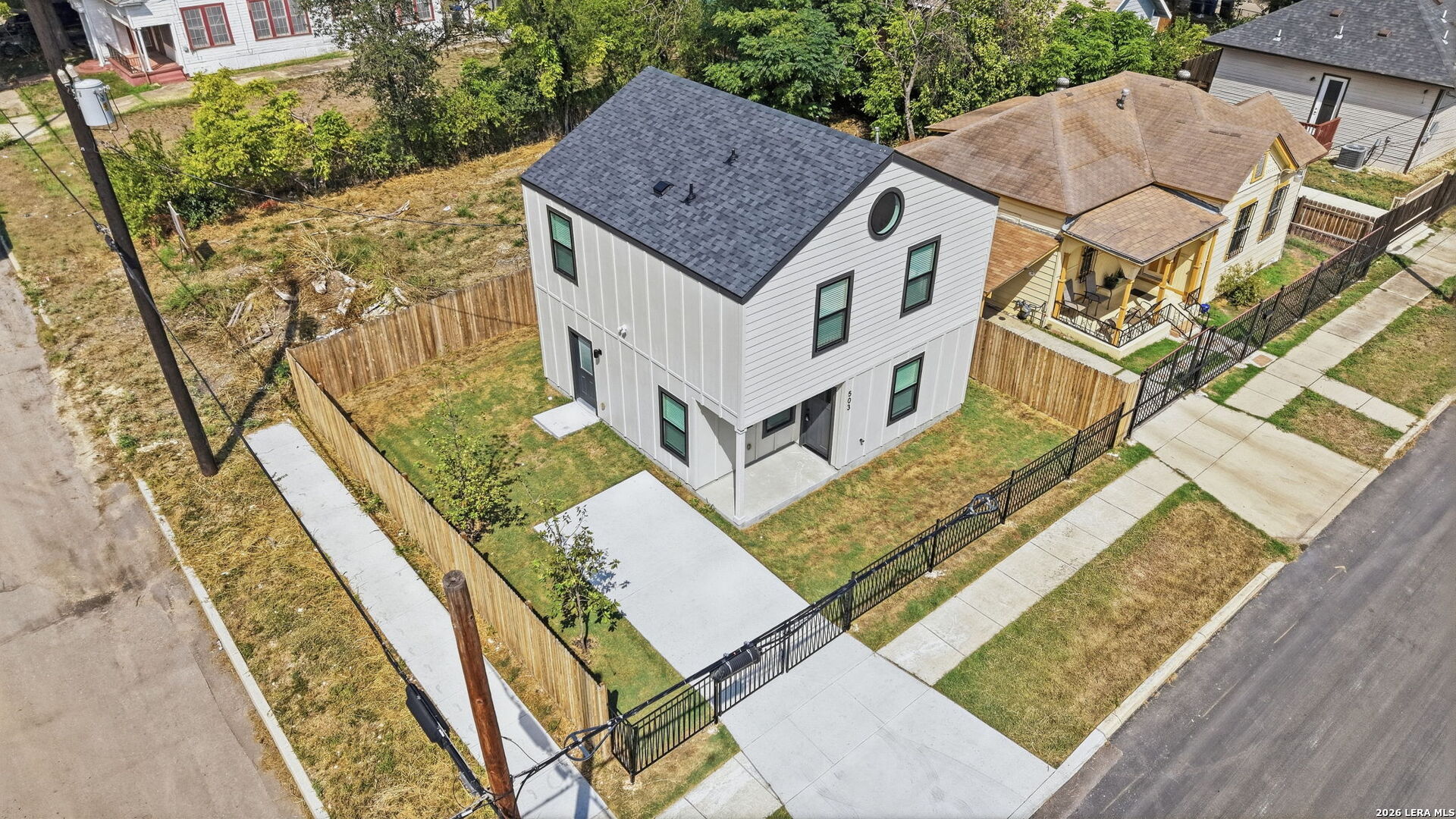 main property photo 31
