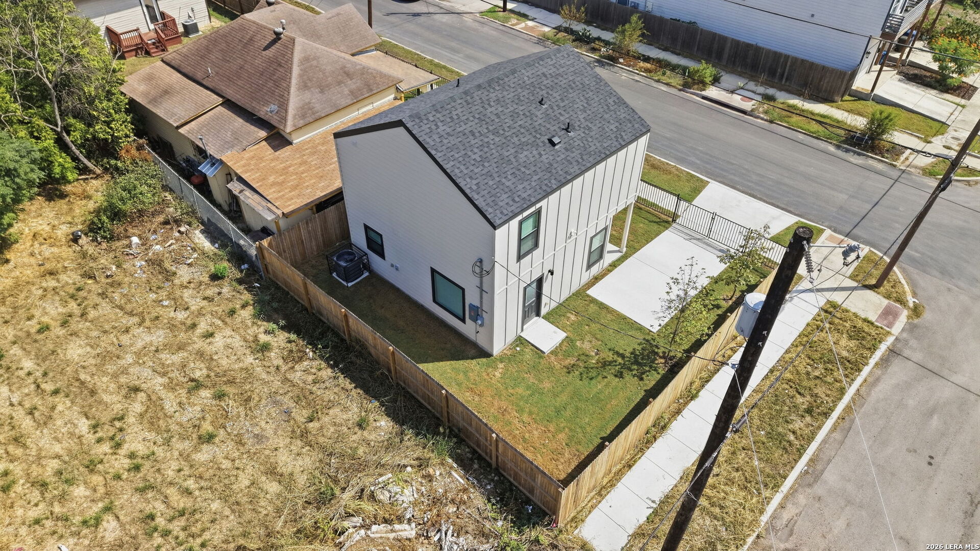 main property photo 33