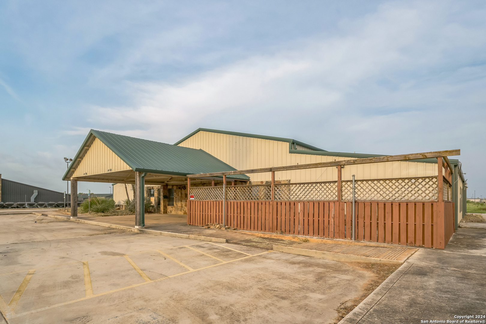 main property photo 10