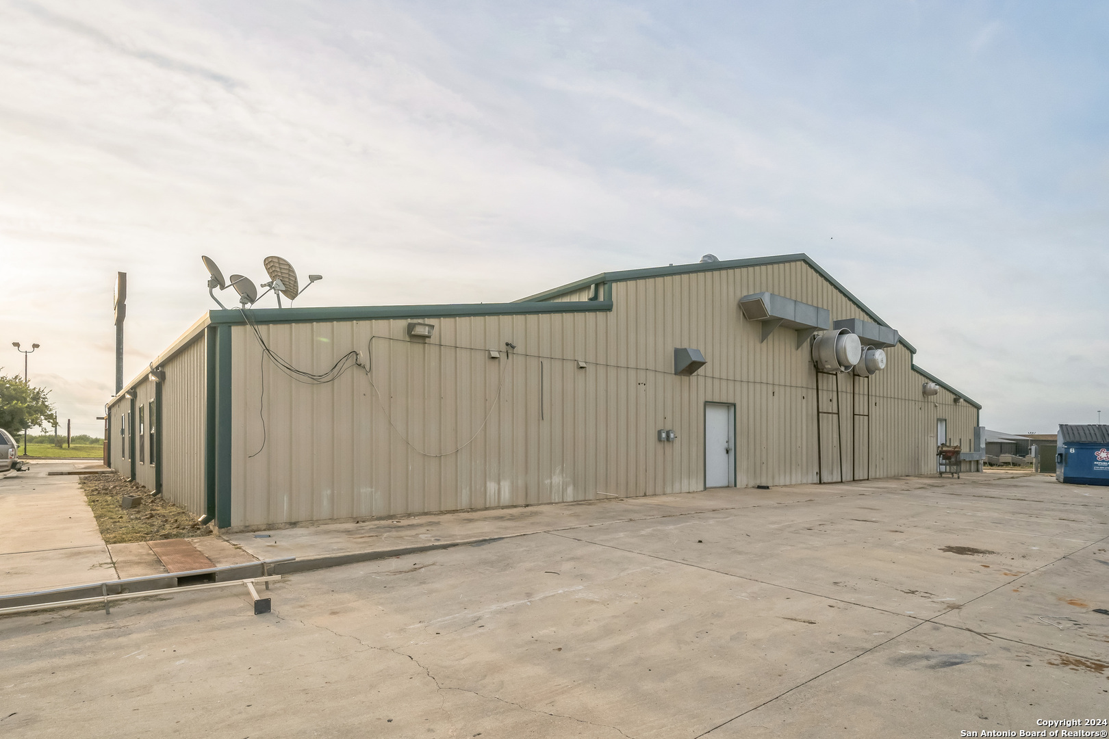 main property photo 13