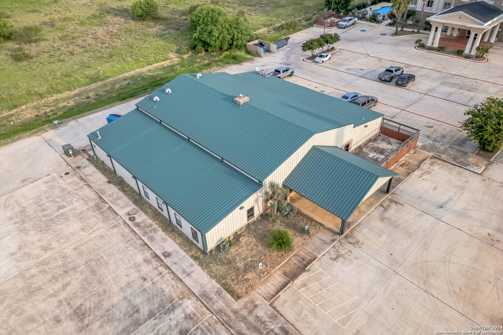 main property photo 16
