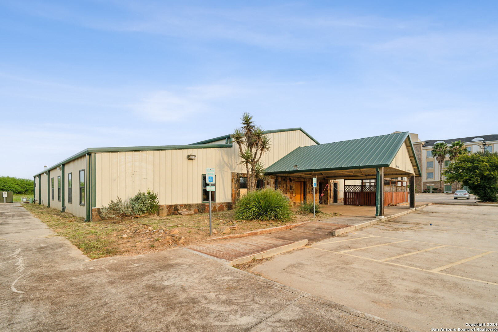 main property photo 9