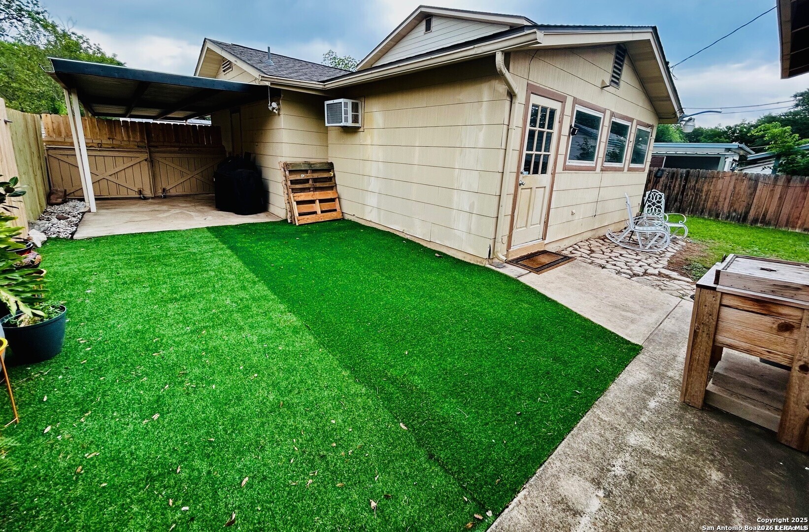 main property photo 17